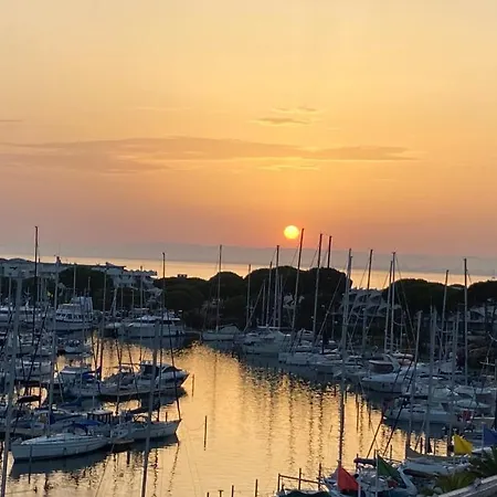 Avec Terrasse Et Parking Vue Port Camargue Appartement *