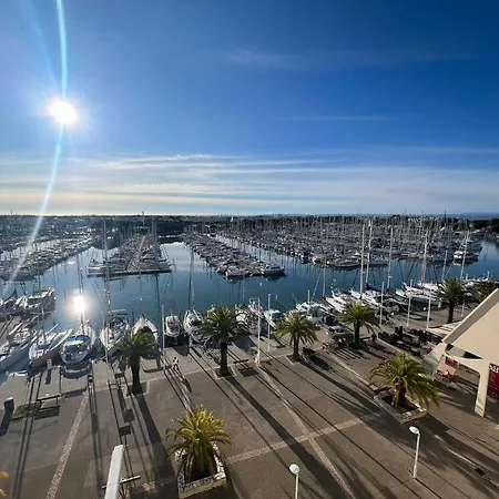 Avec Terrasse Et Parking Vue Port Camargue